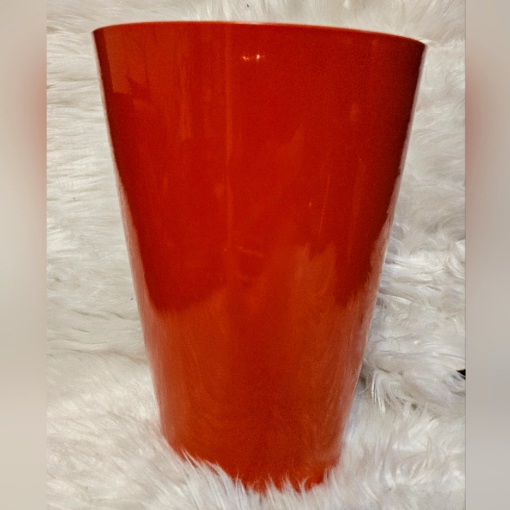 Flower plastic pot